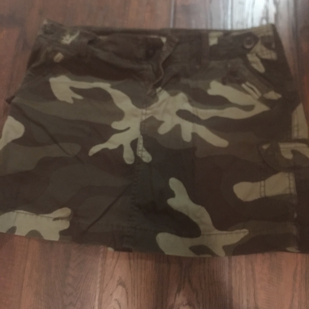 Gap camouflage skirt